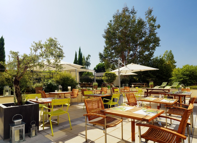 Imagen del bar/restaurante del Hotel Courtyard By Marriott Paris La Defense West - Colombes. Foto 4