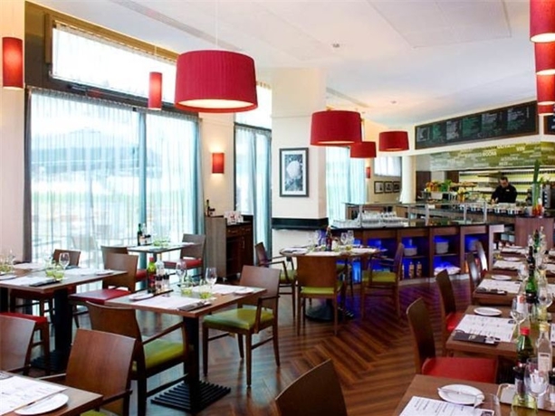 Imagen general del Hotel Courtyard By Marriott Paris Saint Denis. Foto 2