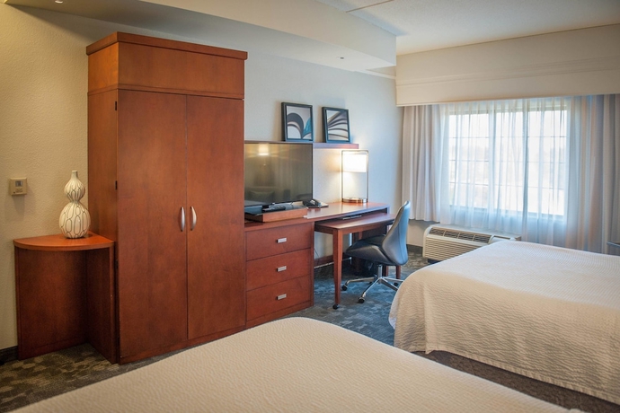 Imagen de la habitación del Hotel Courtyard By Marriott Pensacola Downtown. Foto 11