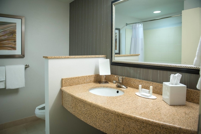Imagen de la habitación del Hotel Courtyard By Marriott Pensacola Downtown. Foto 12