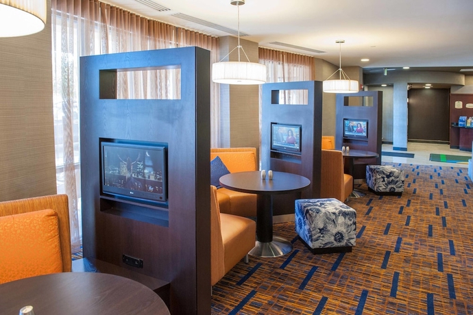 Imagen de los interiores del Hotel Courtyard By Marriott Pensacola Downtown. Foto 18