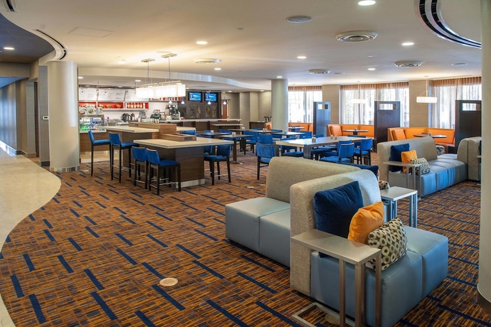 Imagen del bar/restaurante del Hotel Courtyard By Marriott Pensacola Downtown. Foto 5