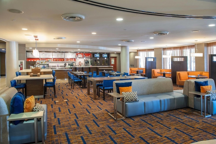 Imagen del bar/restaurante del Hotel Courtyard By Marriott Pensacola Downtown. Foto 6