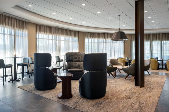 Imagen de los interiores del Hotel Courtyard By Marriott Petaluma Sonoma County. Foto 18