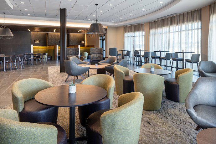 Imagen de los interiores del Hotel Courtyard By Marriott Petaluma Sonoma County. Foto 19