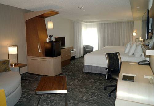 Imagen de la habitación del Hotel Courtyard By Marriott Philadelphia Bensalem. Foto 8