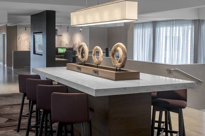 Imagen del bar/restaurante del Hotel Courtyard By Marriott Philadelphia Devon/villanova. Foto 2