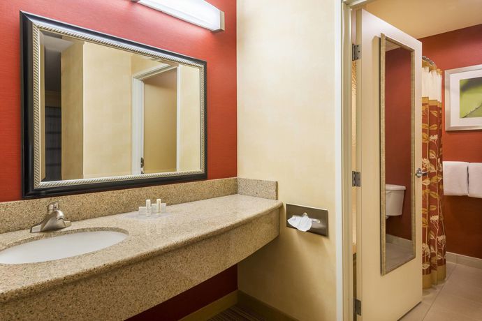 Imagen de la habitación del Hotel Courtyard By Marriott Philadelphia Montgomeryville. Foto 4