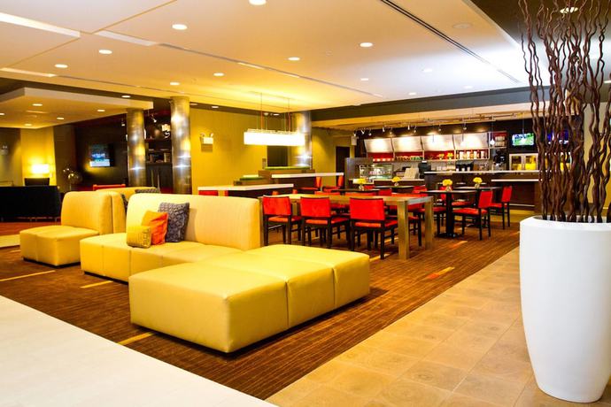 Imagen de los interiores del Hotel Courtyard By Marriott Philadelphia Springfield. Foto 18