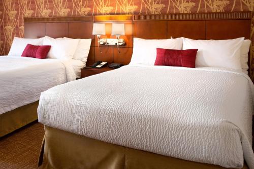 Imagen de la habitación del Hotel Courtyard By Marriott Phoenix Airport. Foto 19