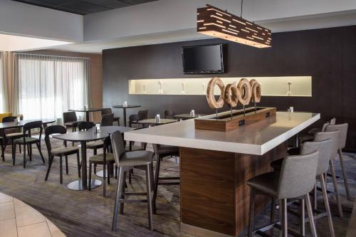 Imagen general del Hotel Courtyard By Marriott Phoenix Airport. Foto 9