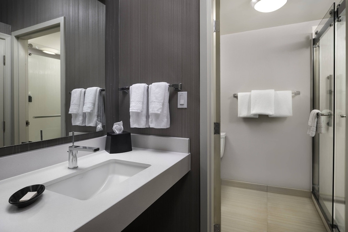 Imagen de la habitación del Hotel Courtyard By Marriott Phoenix Mesa. Foto 15