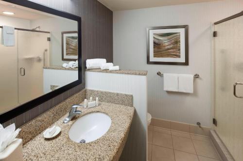Imagen de la habitación del Hotel Courtyard By Marriott Phoenix West/avondale. Foto 11