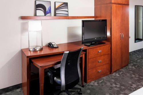 Imagen de la habitación del Hotel Courtyard By Marriott Phoenix West/avondale. Foto 12