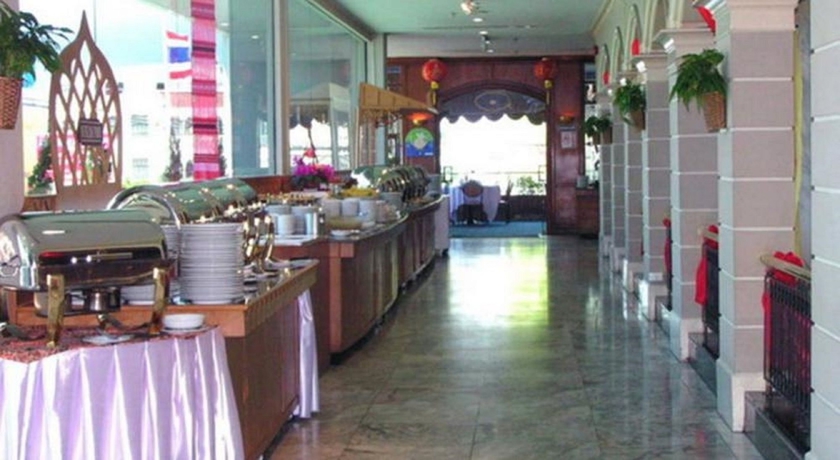 Imagen del bar/restaurante del Hotel Courtyard By Marriott Phuket Town. Foto 6