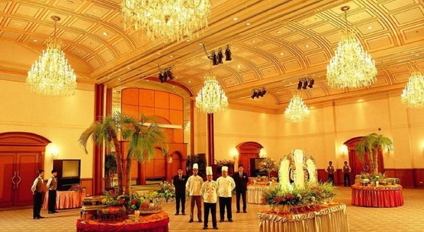 Imagen de los interiores del Hotel Courtyard By Marriott Phuket Town. Foto 15