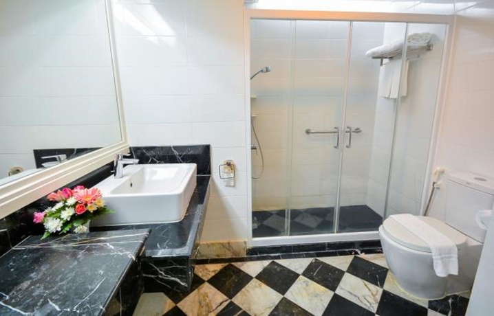 Imagen de la habitación del Hotel Courtyard By Marriott Phuket Town. Foto 10