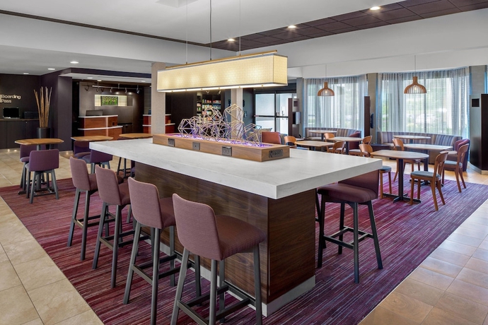 Imagen de los interiores del Hotel Courtyard By Marriott Pittsburgh Airport. Foto 15