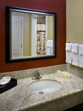 Imagen de la habitación del Hotel Courtyard By Marriott Pittsburgh Airport. Foto 13