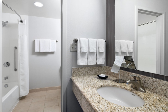 Imagen de la habitación del Hotel Courtyard By Marriott Pittsburgh Airport. Foto 14