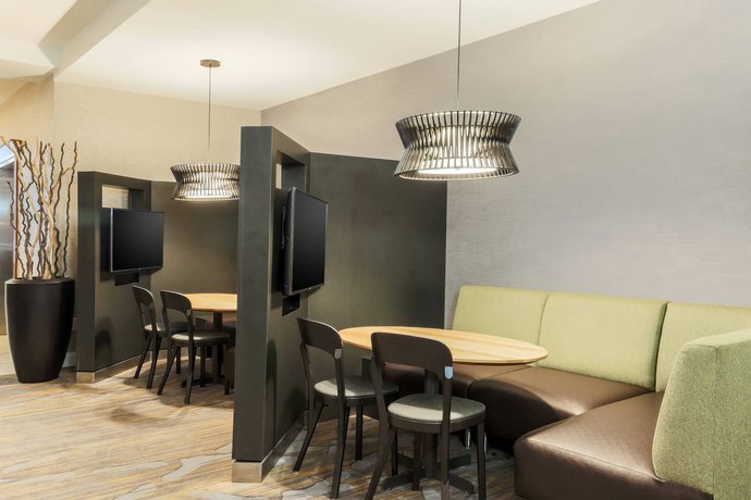 Imagen de los interiores del Hotel Courtyard By Marriott Pittsburgh Downtown. Foto 19