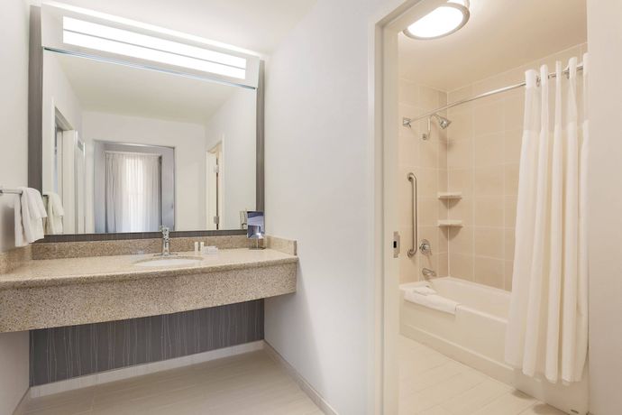 Imagen de la habitación del Hotel Courtyard By Marriott Pittsburgh Downtown. Foto 11