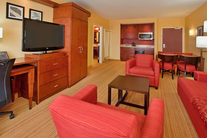 Imagen de la habitación del Hotel Courtyard By Marriott Pittsburgh North/cranberry Woods. Foto 6