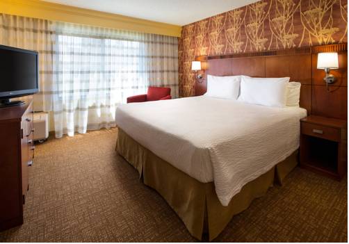 Imagen de la habitación del Hotel Courtyard By Marriott Pleasanton. Foto 3