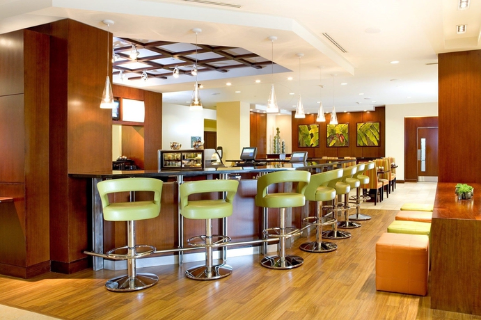 Imagen del bar/restaurante del Hotel Courtyard By Marriott Port Of Spain. Foto 2