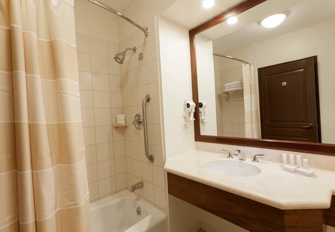 Imagen de la habitación del Hotel Courtyard By Marriott Port Of Spain. Foto 4