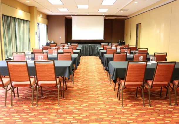Imagen de los interiores del Hotel Courtyard By Marriott Portland Airport, Portland. Foto 6