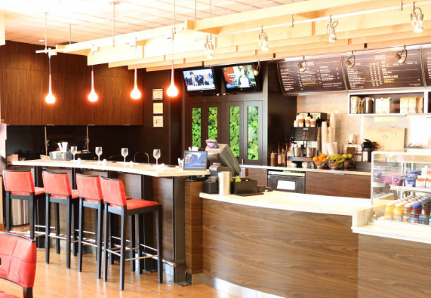 Imagen del bar/restaurante del Hotel Courtyard By Marriott Portland Airport, Portland. Foto 2