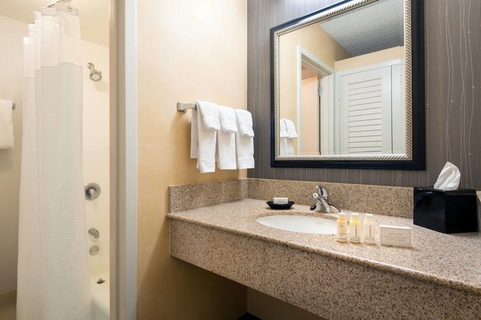 Imagen de la habitación del Hotel Courtyard By Marriott Portland Beaverton. Foto 7