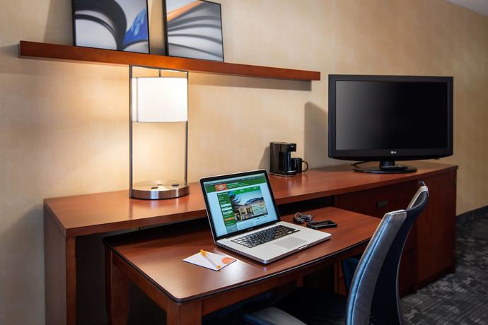 Imagen de la habitación del Hotel Courtyard By Marriott Portland Beaverton. Foto 8