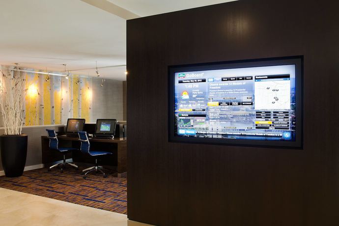Imagen de los interiores del Hotel Courtyard By Marriott Portland Beaverton. Foto 18