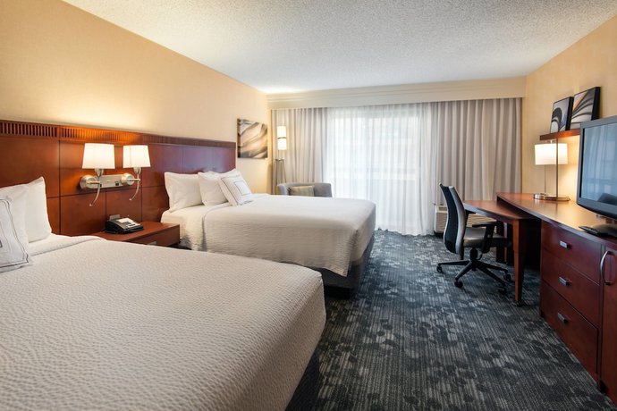 Imagen de la habitación del Hotel Courtyard By Marriott Portland Beaverton. Foto 12