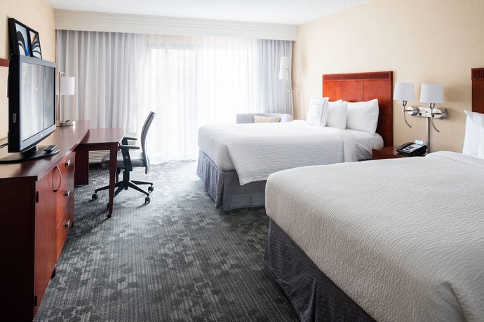 Imagen de la habitación del Hotel Courtyard By Marriott Portland Beaverton. Foto 14
