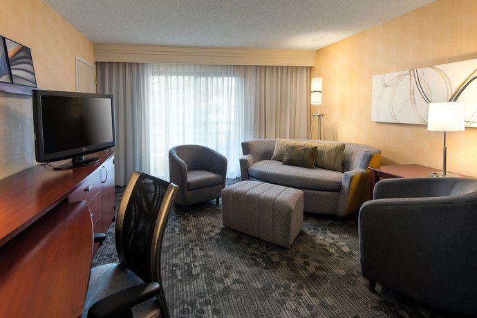 Imagen de la habitación del Hotel Courtyard By Marriott Portland Beaverton. Foto 15