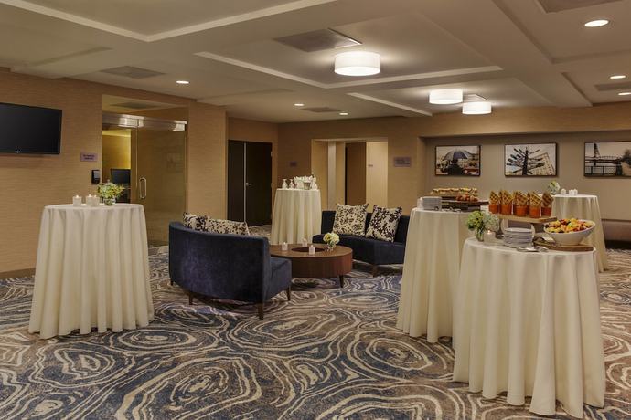 Imagen de los interiores del Hotel Courtyard By Marriott Portland City Center. Foto 16