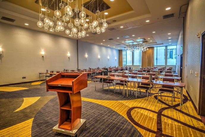 Imagen de los interiores del Hotel Courtyard By Marriott Portland City Center. Foto 17