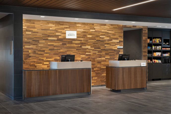 Imagen de los interiores del Hotel Courtyard By Marriott Portland East. Foto 16