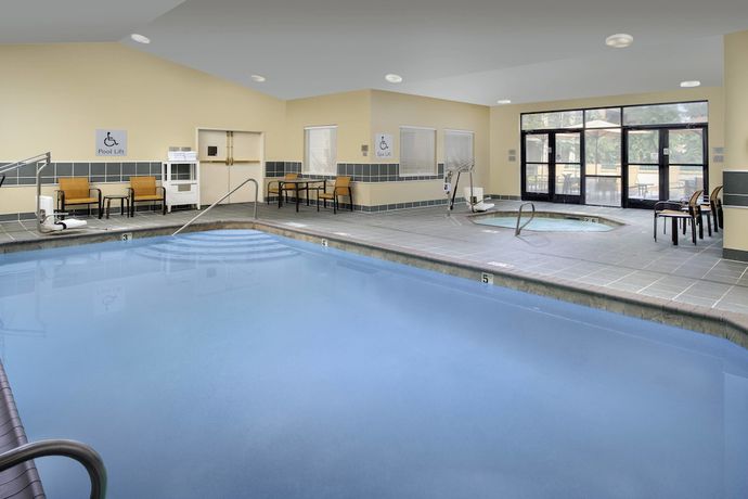 Imagen de la piscina del Hotel Courtyard By Marriott Portland Hillsboro. Foto 7