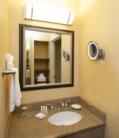 Imagen de la habitación del Hotel Courtyard By Marriott Portland Tigard. Foto 3
