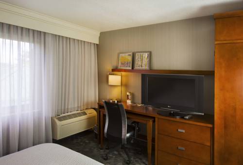 Imagen de la habitación del Hotel Courtyard By Marriott Portland Tigard. Foto 5