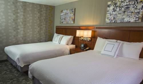 Imagen de la habitación del Hotel Courtyard By Marriott Portland Tigard. Foto 6