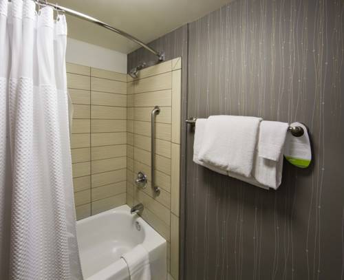 Imagen de la habitación del Hotel Courtyard By Marriott Portland Tigard. Foto 9