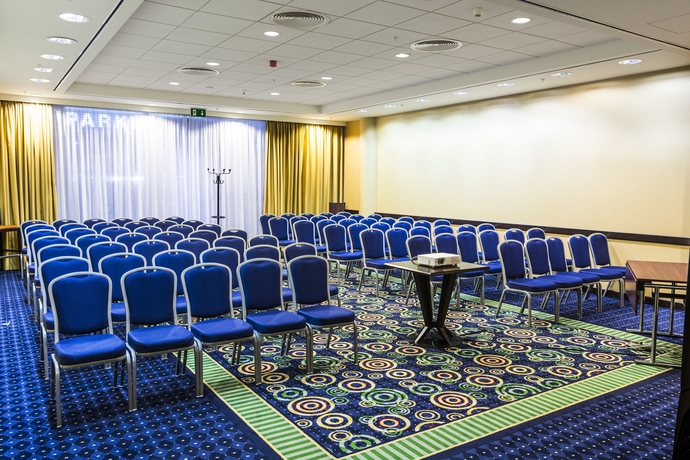 Imagen de los interiores del Hotel Courtyard By Marriott Prague City. Foto 10