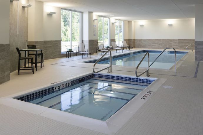 Imagen de la piscina del Hotel Courtyard By Marriott Prince George. Foto 12