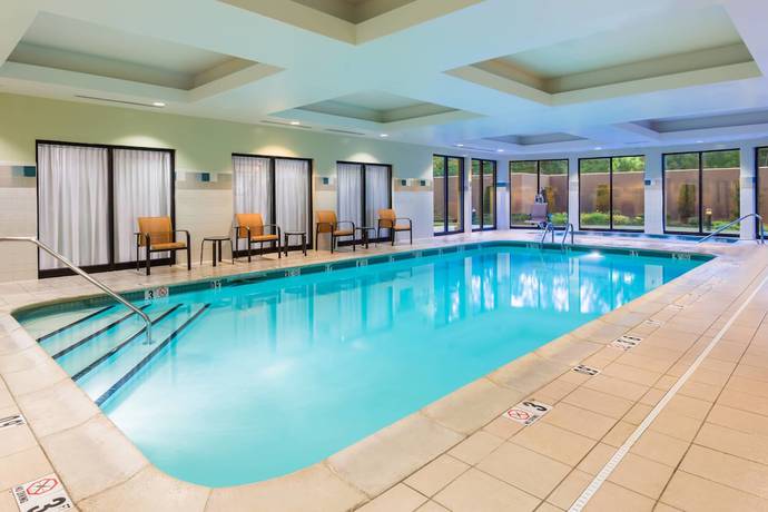 Imagen de la piscina del Hotel Courtyard By Marriott Providence Lincoln. Foto 9