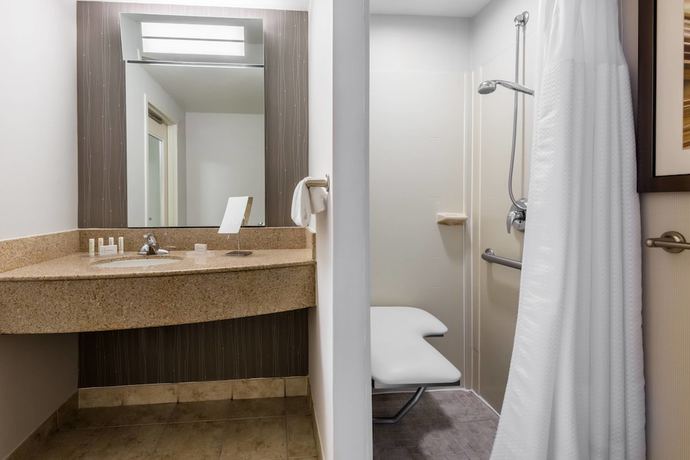 Imagen de la habitación del Hotel Courtyard By Marriott Providence Lincoln. Foto 6
